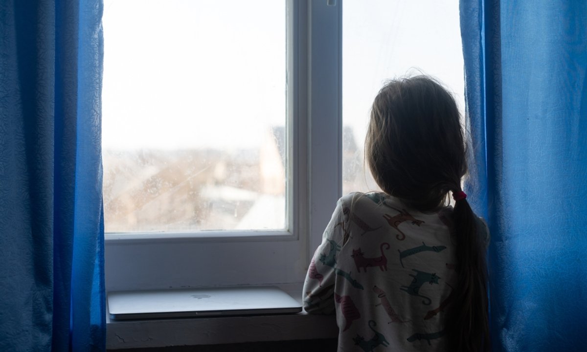 Pojechała po córkę na urodziny. Gdy weszła do środka, odkryła, iż dziecko jest samo