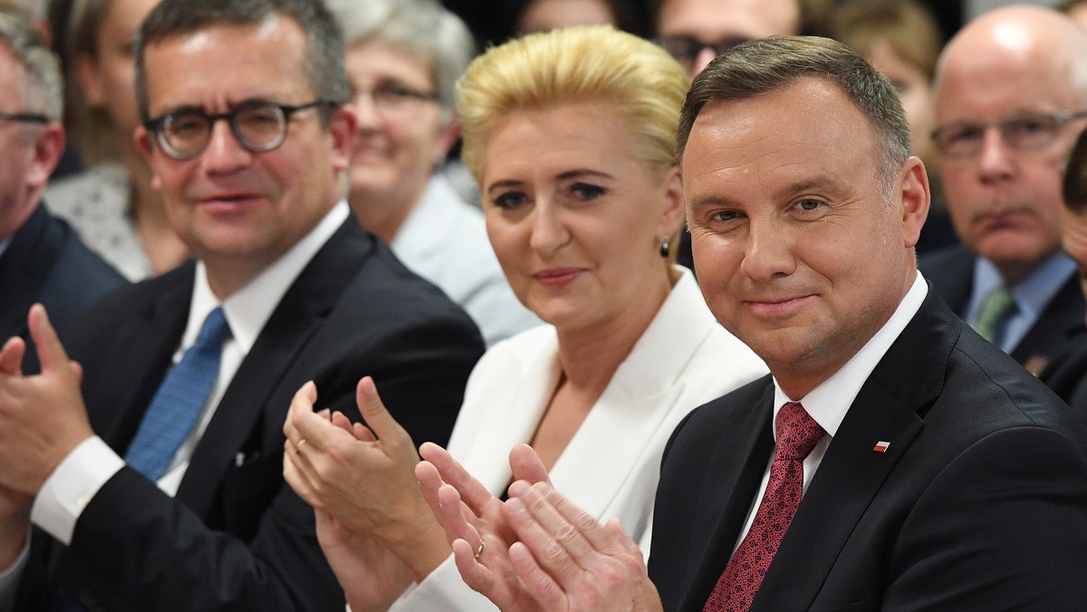 Współpraca Polski Z USA jest "absolutnie strategiczna" w bardzo wielu dziedzinach - powiedział prezydent Andrzej Duda, podsumowując swoją sześciodniową wizytę w Stanach Zjednoczonych, którą rozpoczął od spotkania w ubiegłą środę w Białym Domu z prezydentem Donaldem Trumpem.