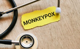 WHO: Najnowsza fala małpiej ospy rozprzestrzenia się drogą płciową