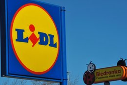 Czołowe dyskonty mniej wydają na reklamę. Numerem jeden cały czas Lidl