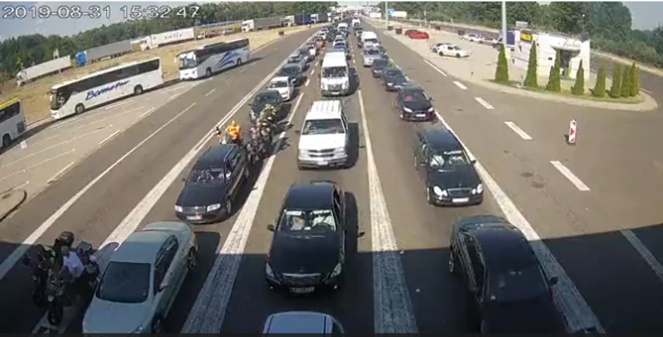 Kolone vozila formirale su se i na prelazu Horgoš