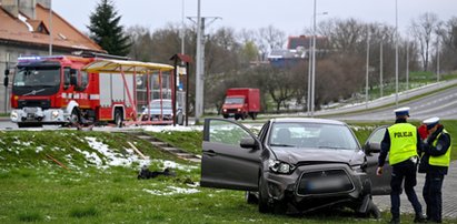 Tragedia w Przemyślu. Samochód wjechał w kobietę na przystanku [ZDJĘCIA]