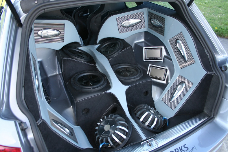 Audi A6 z systemem Clariona
