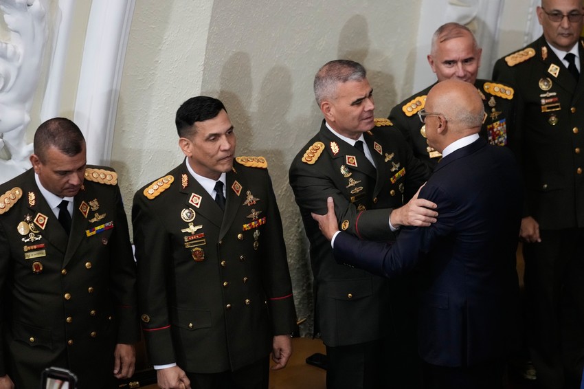 Brat Delsi Rodrigez Horhe sa ministrom odbrane Venecuele Vladimirom Padrinom u Karakasu 15. januara