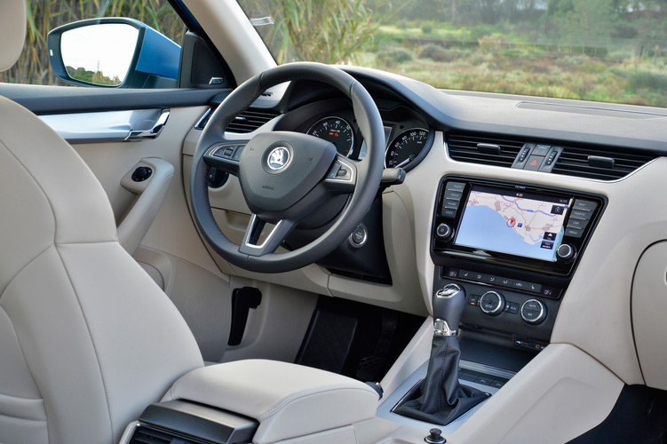 Skoda octavia - wnętrze wersji 5d