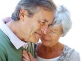 Koniec obowiązku oszczędzania w OFE. ZUS rozdaje karty w emeryturach