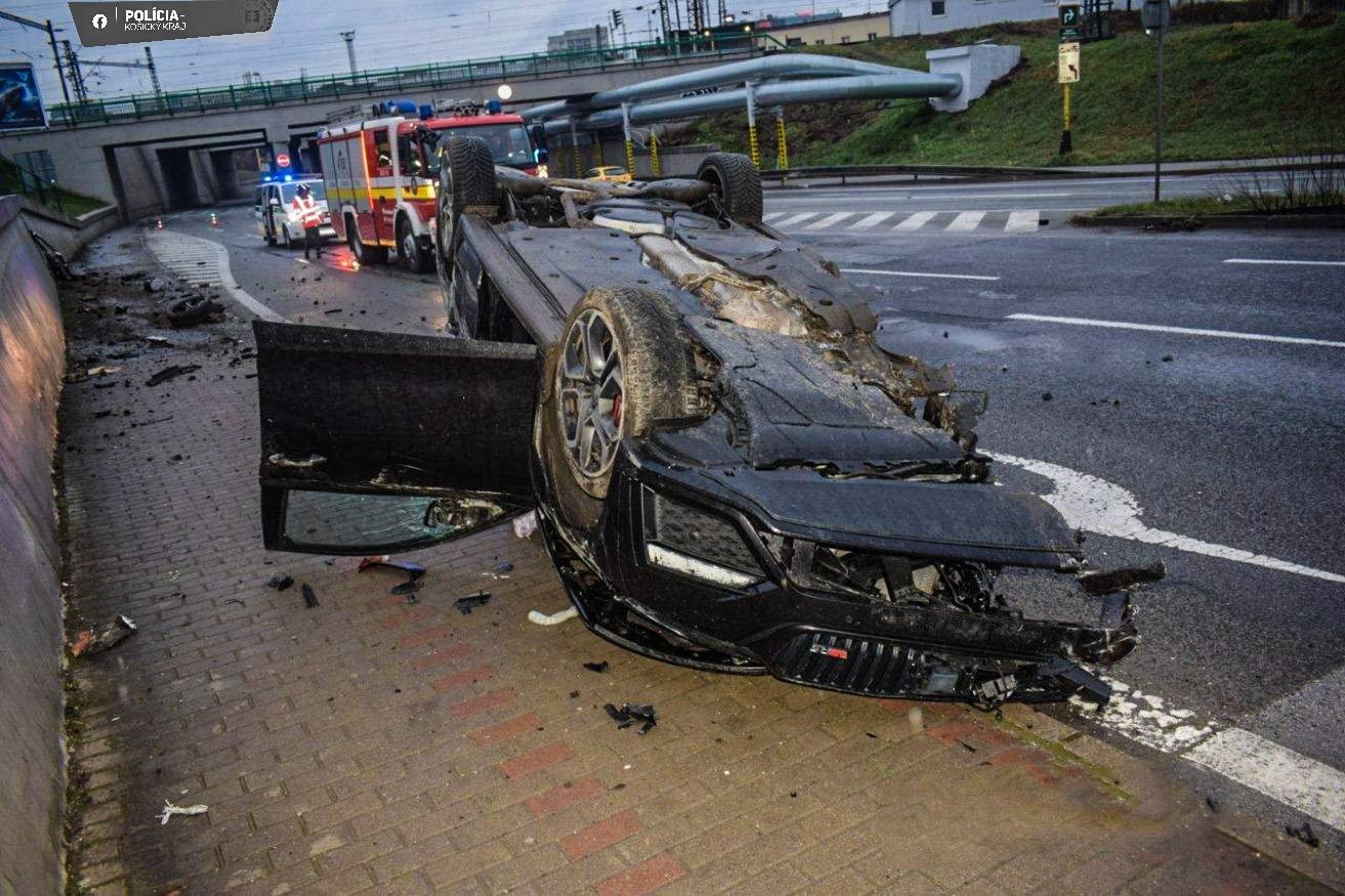 Opitý vodič s autom havaroval v Košiciach.