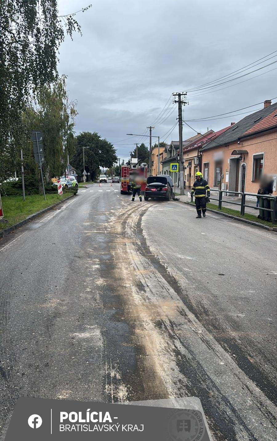 Opitý vodič v Malackách narazil do pevnej prekážky.