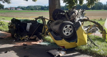 Makabryczny wypadek w Lubuskiem. Osobówkę rozerwało na dwie części