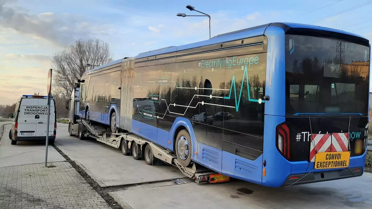 Nieprawidłowy transport autobusu przegubowego