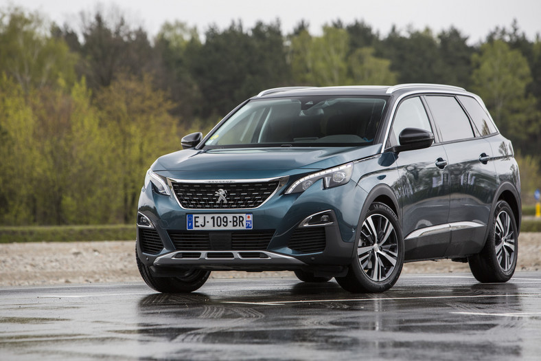 Peugeot 5008 rodzinny SUV na baaardzo długie podróże