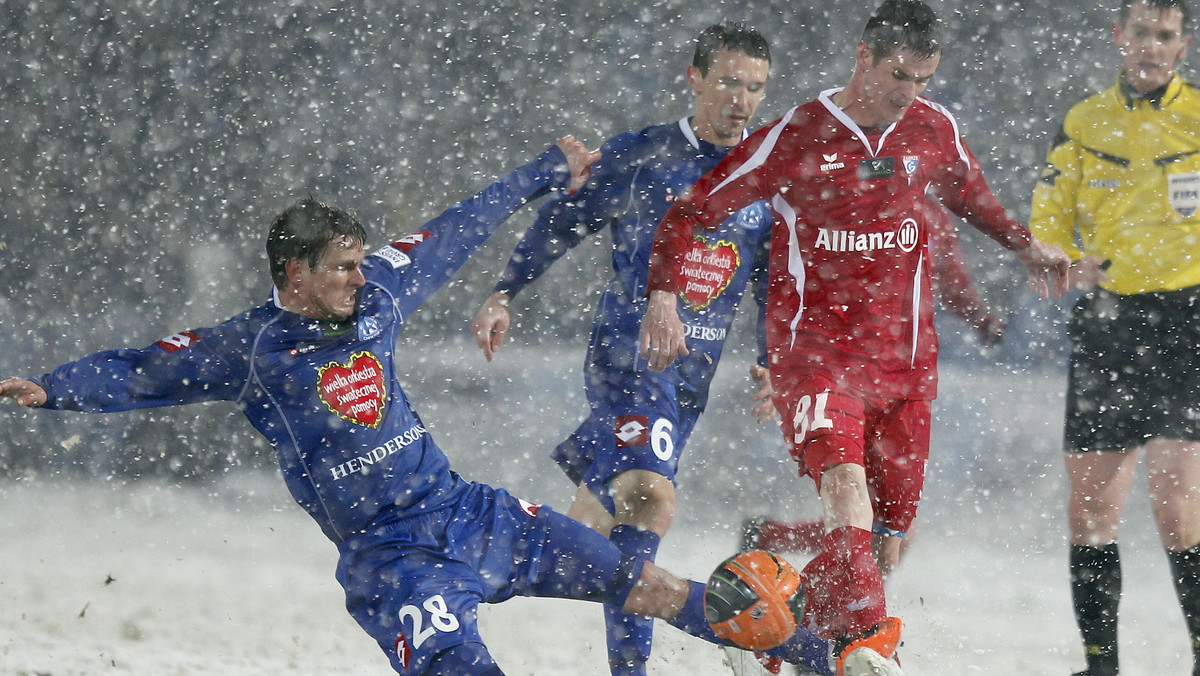 W wielkich Derbach Śląska Ruch Chorzów pokonał Górnika Zabrze 3:0 (0:0).