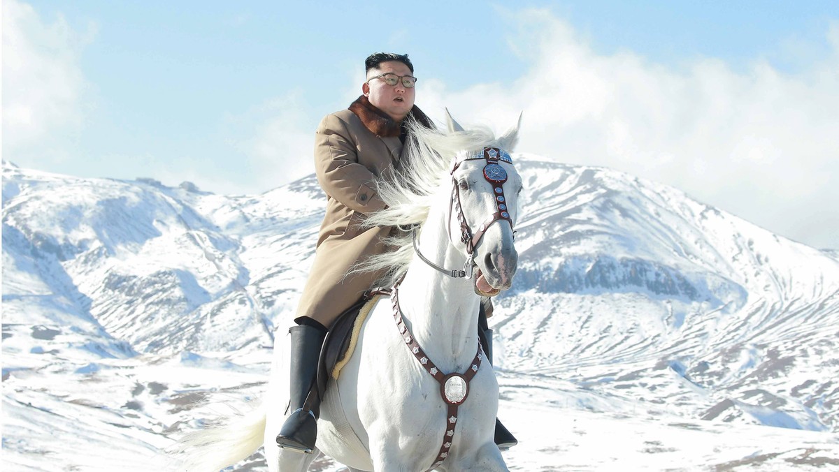 Kim Dzong Un na białym koniu