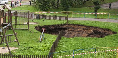 Ziemia zapadła się na placu zabaw. NOWE FAKTY