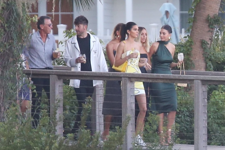 Kendal Džener sa prijateljicama 