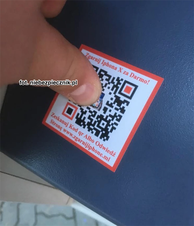 Kod QR na bankomacie (fot.: Niebezpiecznik)