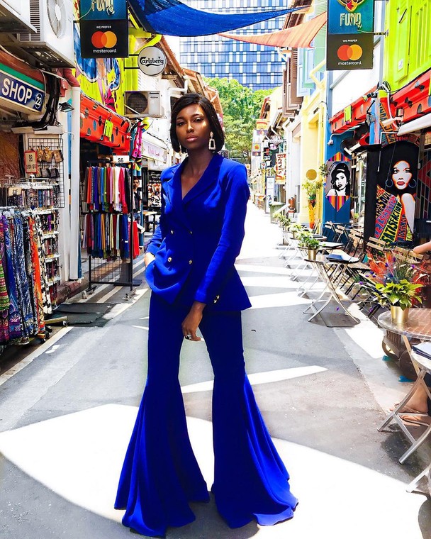 Bell-bottom pant looks so good with cobalt blue [Credit: Instagram/ Ola Adewale]