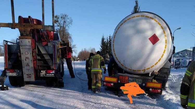 Cysterna z gazem wpadła do rowu w Barczewie