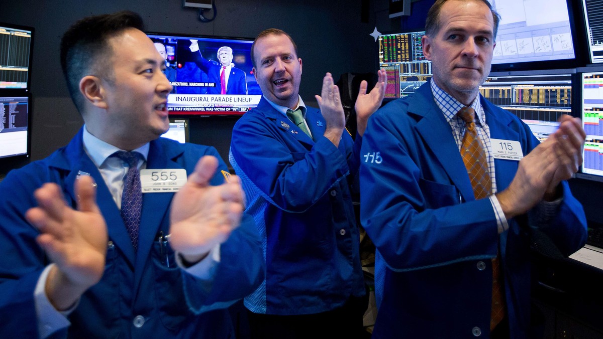 Last Day Of Trading For 2016 On The Floor Of The NYSE As U.S. Stocks Pare Yearly Gain