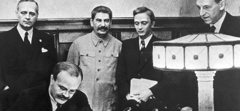 83 lata od paktu Ribbentrop-Mołotow. "Hitler otrzymał wtedy bezcenną rzecz"