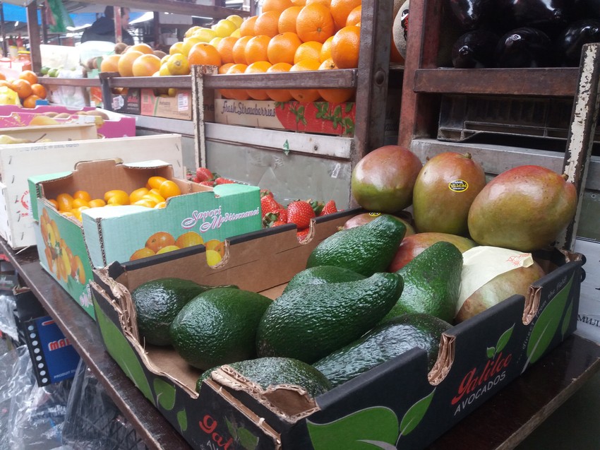 Svakakve đakonije na pijaci "Bajloni"