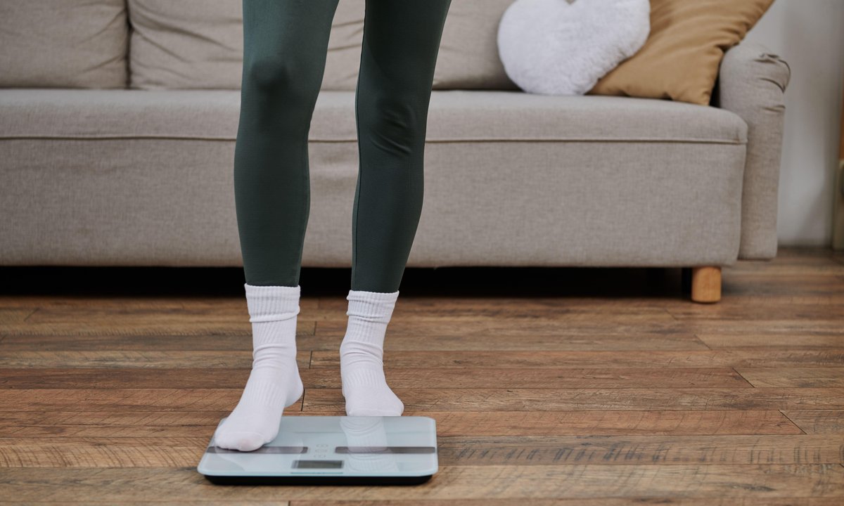 Czy można przytyć dwa kilogramy w jedną noc? Wyjaśniamy