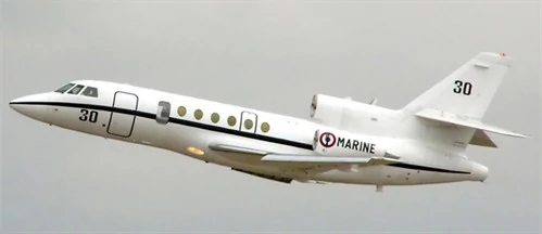 Dassault Falcon 50 (na zdjęciu w barwach franuskich) to niewielki 9-miejscowy odrzutowiec. Wersja luksusowa 50EX z floty RIM może trafić do kogoś zainteresowanego taką zabawką. Nie chodzi tylko o oszczędności, ale także o symbolikę. Wikipedia.