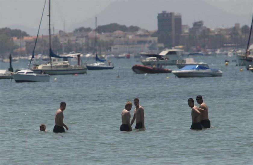 Piłkarze pluskali się w Morzu Śródziemnym