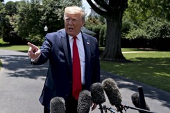 Trump stanie przed sądem. Jego radykalni zwolennicy szykują się do 'totalnej wojny'