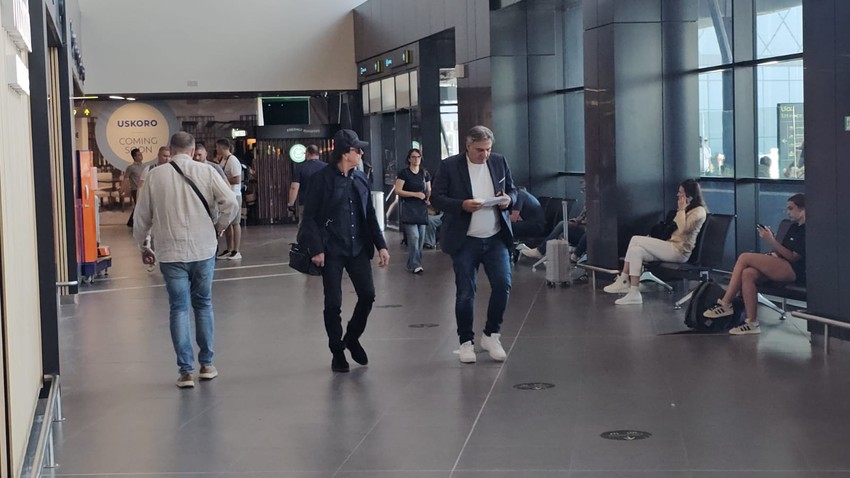 Zdravko Čolić na aerodromu