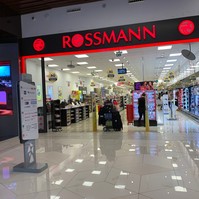 60 ezres extra juttatást fizet dolgozóinak az oltásért a Rossmann