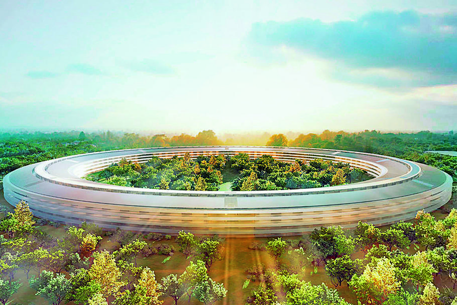 Apple Park
w Kalifornii.W przyszłości
biura będą żywe, samowystarczalne, niewidzialne oraz zgodne z naturą. Fot. flickr.com/Norman Foster