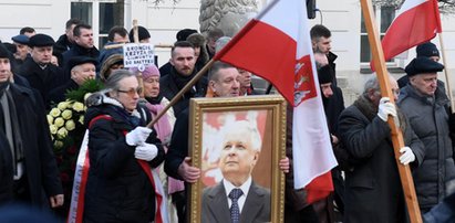 Sprawdziliśmy, ile kosztują miesięcznice smoleńskie