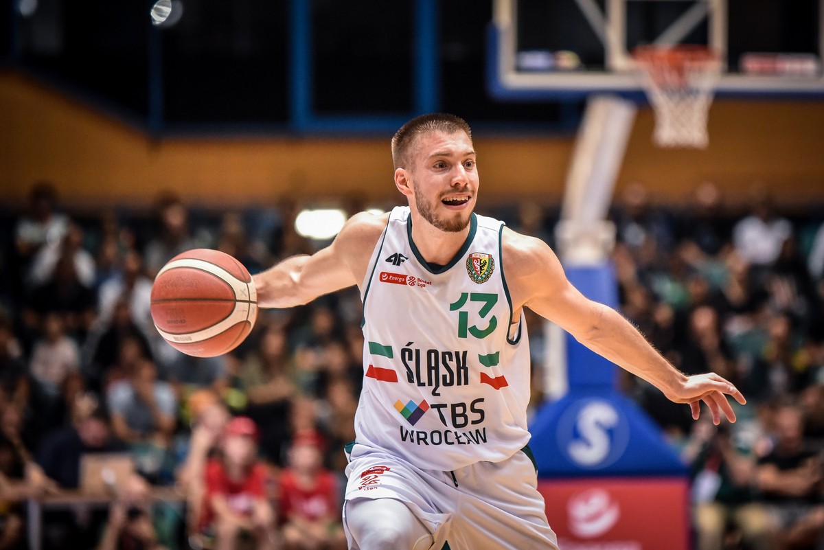 Strahinja Jovanović podczas meczu Śląska Wrocław z Anwilem Włocławek