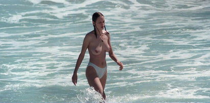 Słynna aktorka na plaży. Topless!