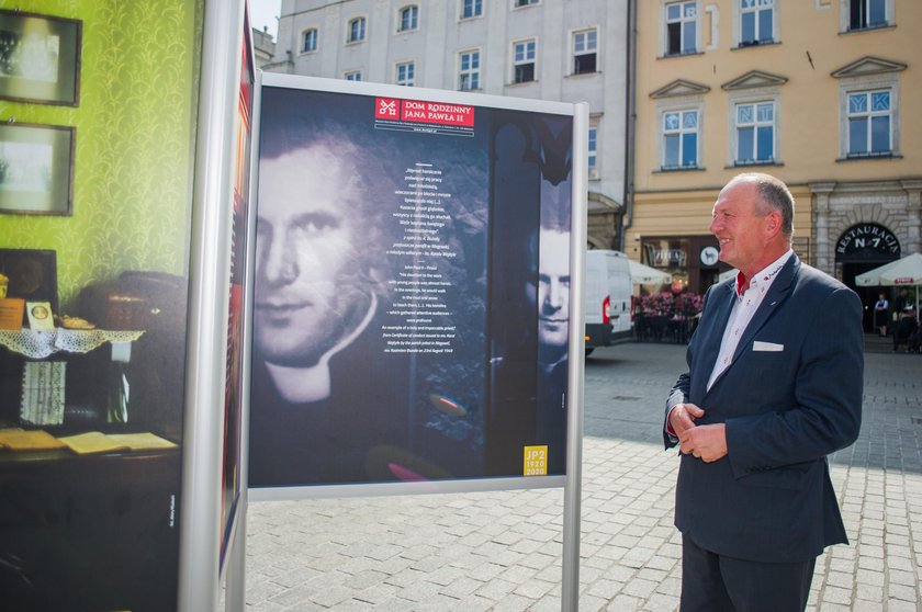 Zdjęcia Jana Pawła II na Rynku w Krakowie