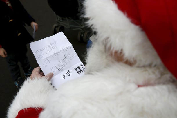 Wider Image: Santa Claus is coming to town