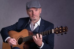 Gitarzysta Adam Palma o zakażeniu koronawirusem: Myślałem, że się przekręcę