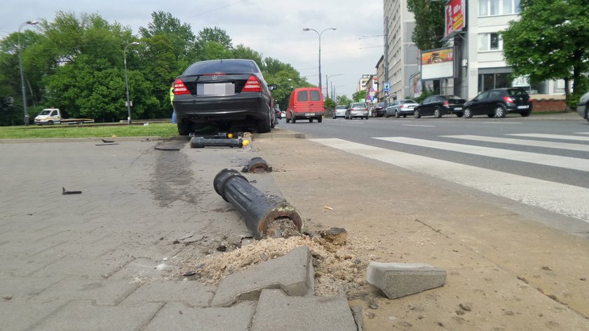 Samochód staranował wózek z dzieckiem