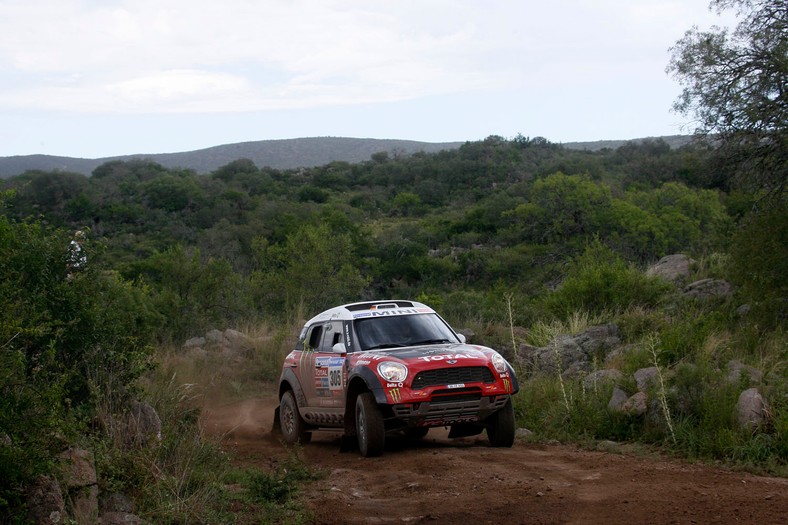 Rajd Dakar 2011: awans Hołowczyca (2.etap, wyniki, fot. Willy Weyens)