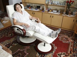 Ten fotel leczy? Z nadmiaru gotówki!