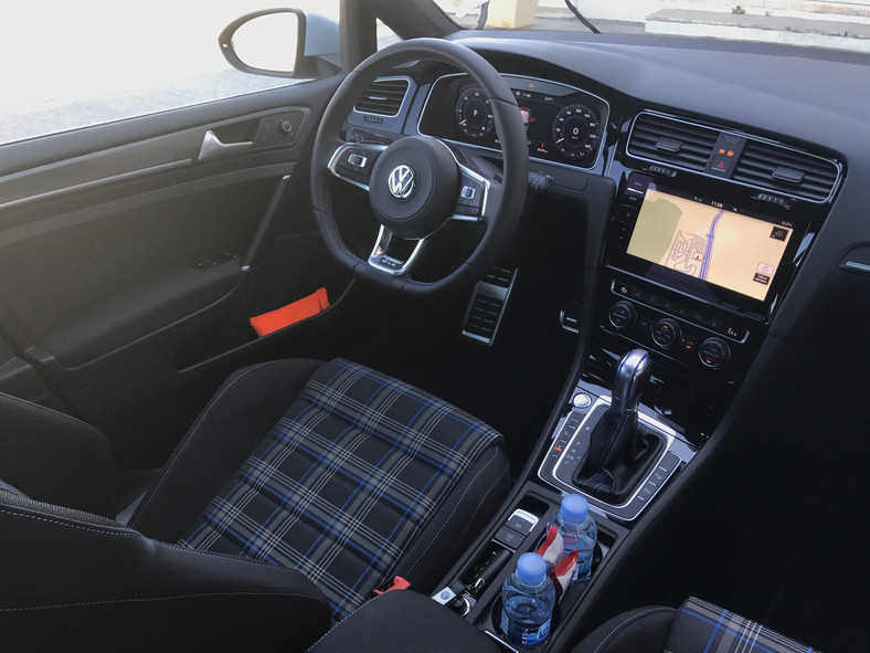 VW Golf GTE z topowym systemem multimedialnym