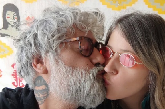 ZA NJEGOVU ŽENU MISLE DA MU JE ĆERKA Ostaćete bez teksta kada budete čuli KOLIKO JE MLAĐA, imaju sina: On je bio u vezi sa 13 godina mlađom u "Velikom bratu"