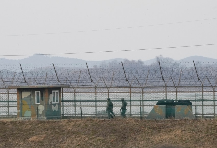 Južnokorejski vojnici na granici Severne i Južne Koreje