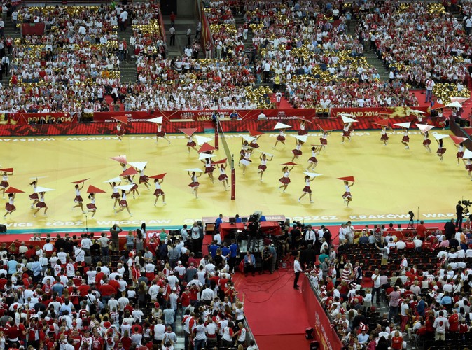 Prezydent Komorowski przemówił. Piękne Polki na trybunach. Efektowne otwarcie MŚ