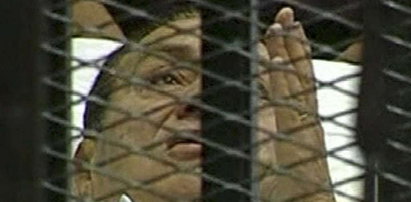 Mubarak przed sądem. Na leżąco!