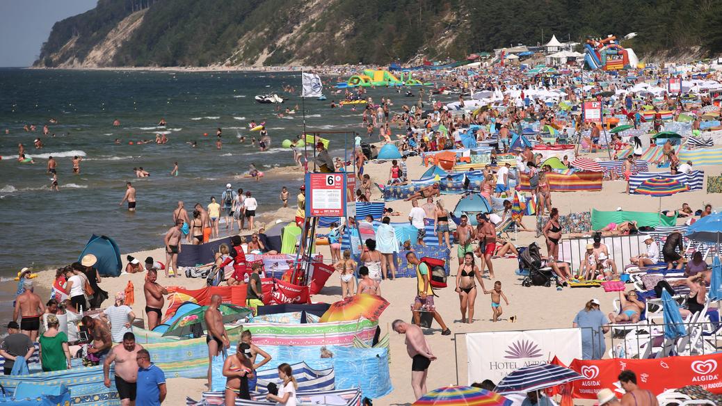 Plaża w Międzyzdrojach, wakacje 2020 r. 