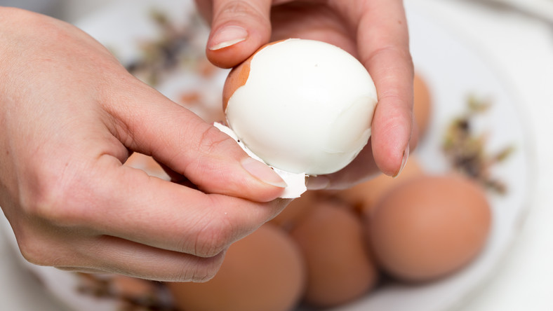 Jak łatwo obrać jajko na twardo?
