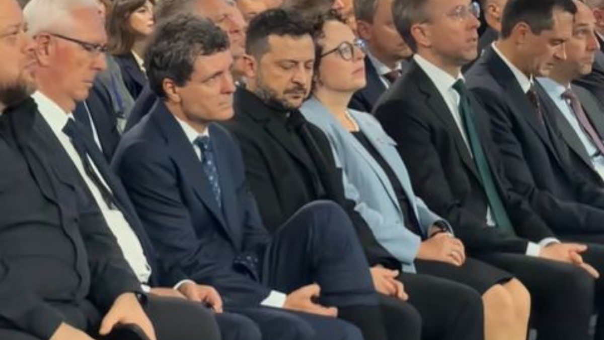 Reacția unui stilist după momentul viral cu Nicușor Dan care își aranja șosetele lângă Volodimir Zelenski: „Asemenea gafe”