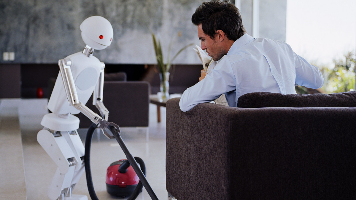 W ciągu niecałej dekady pojawią się technologie, które pozwolą wprowadzić roboty do naszych domów - przewidują eksperci. Roboty będą opiekować się starszymi ludźmi i wyręczać nas w pracach domowych.
